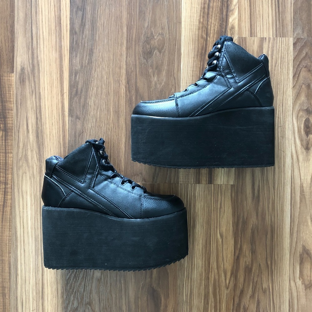 YRU Qozmo Platform Sneaker